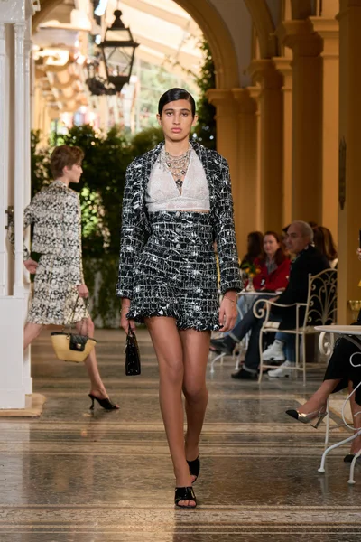 Look 24